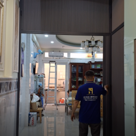 Vách ngăn phòng khách và bếp giá gốc tận xưởng